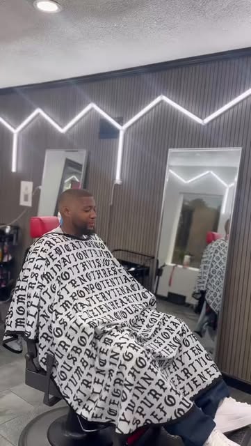Client in the chair at The Luxe